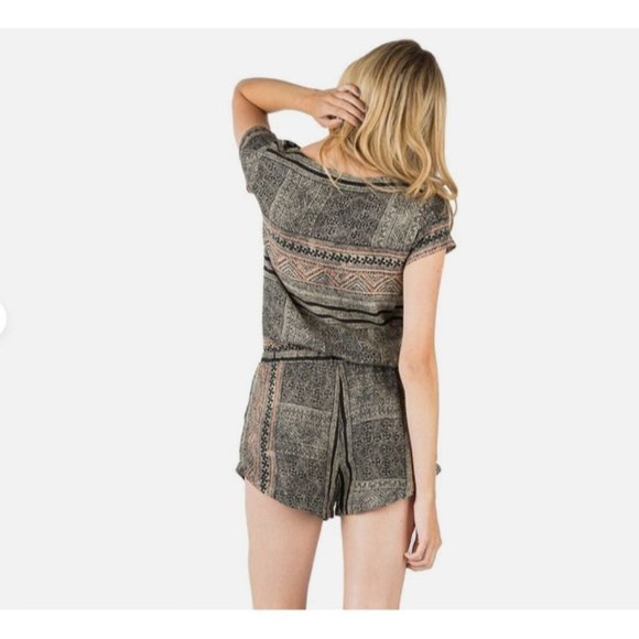 Cleobella Boho Shakira Romper Playsuit Sz Medium Short Sleeve Tassel Black Aztec - Picture 3 of 16